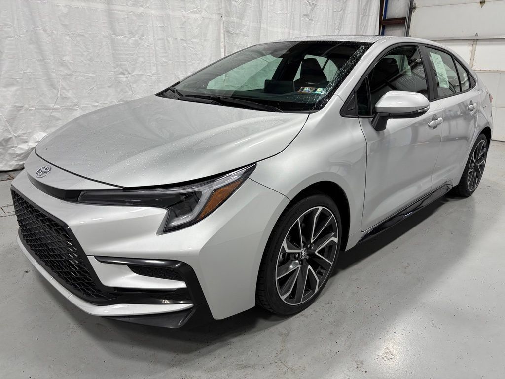 Used 2026 Toyota Corolla XSE FWD image 3