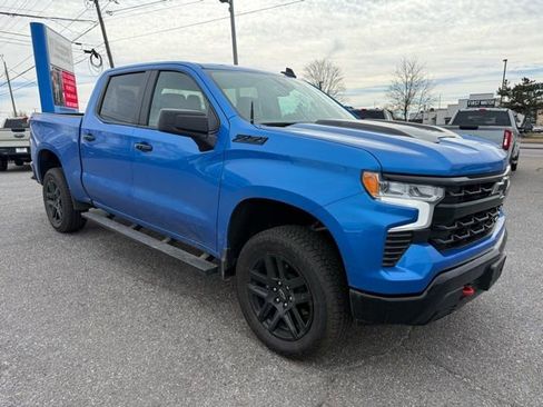 Used 2025 Chevrolet Silverado 1500 LT Trail Boss w/ LPO, Dark Essentials Package image 4