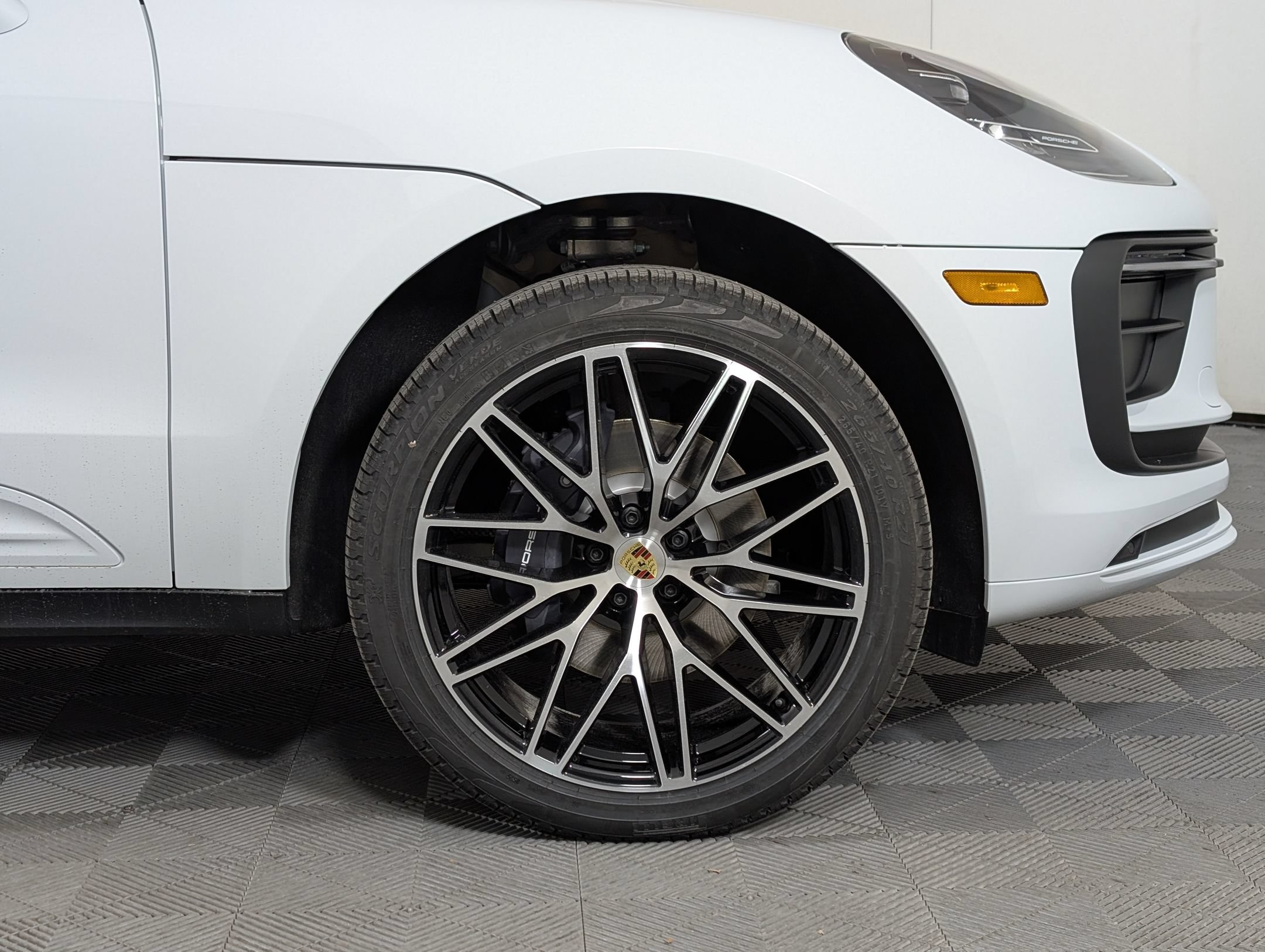 Certified 2026 Porsche Macan AWD/4WD image 15