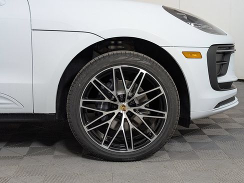 Certified 2026 Porsche Macan AWD/4WD image 15