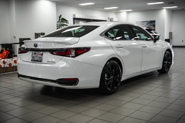 Certified 2024 Lexus ES 300h F Sport FWD image 6