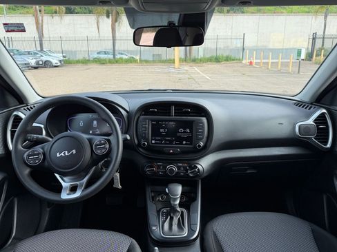 Used 2025 Kia Soul LX w/ LX Technology Package image 31