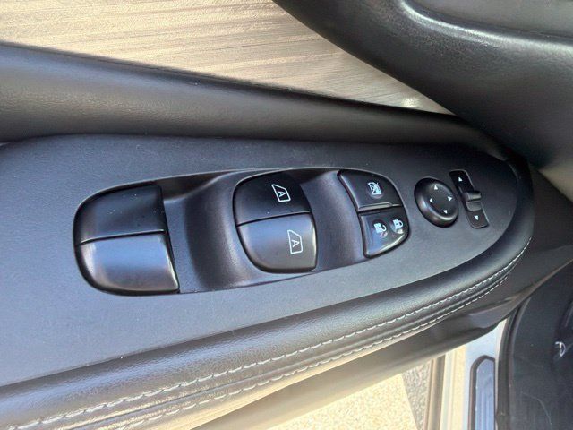 Used 2018 Nissan Murano SV w/ Premium Package AWD/4WD image 14