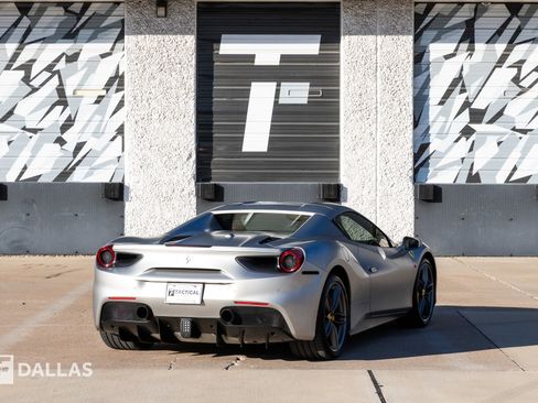 Used 2019 Ferrari 488 Spider image 16