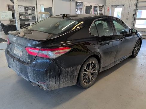 Used 2019 Toyota Camry SE FWD image 5