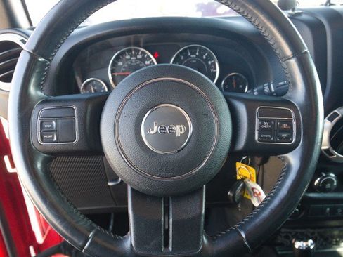 Used 2017 Jeep Wrangler Unlimited Sahara AWD/4WD image 15