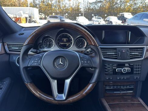 Used 2013 Mercedes-Benz E 550 4MATIC Sedan image 29