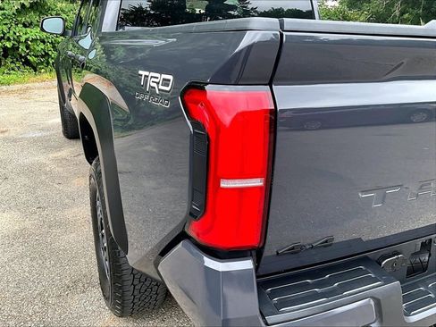 Used 2024 Toyota Tacoma TRD Off-Road AWD/4WD image 33