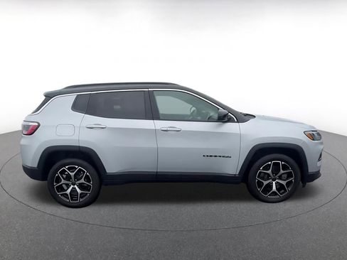 Used 2025 Jeep Compass Limited image 16