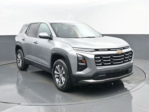 Used 2025 Chevrolet Equinox LT image 3