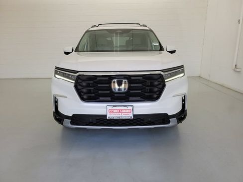 Used 2023 Honda Pilot Touring image 3