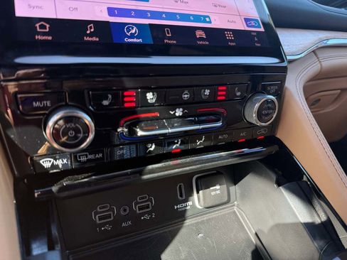 New 2025 Jeep Grand Cherokee Summit image 36