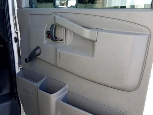 Used 2017 GMC Savana 3500 image 22