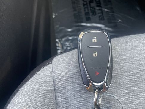 Used 2022 Chevrolet Equinox LS image 22