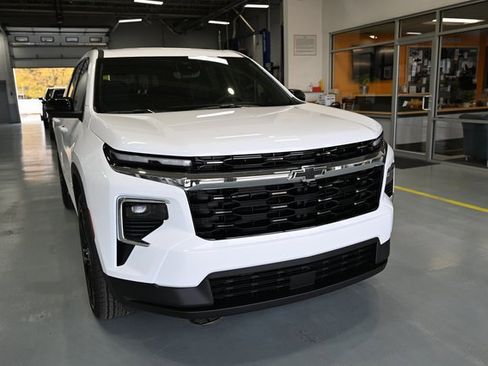 New 2026 Chevrolet Traverse LT w/ Driver Confidence Package image 3