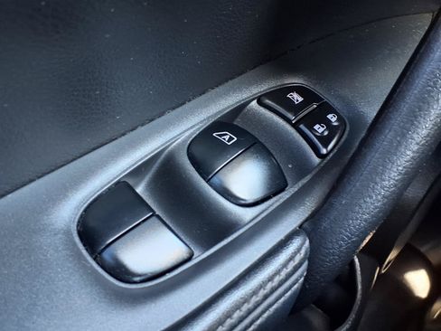 Used 2017 Nissan Rogue SV FWD image 10