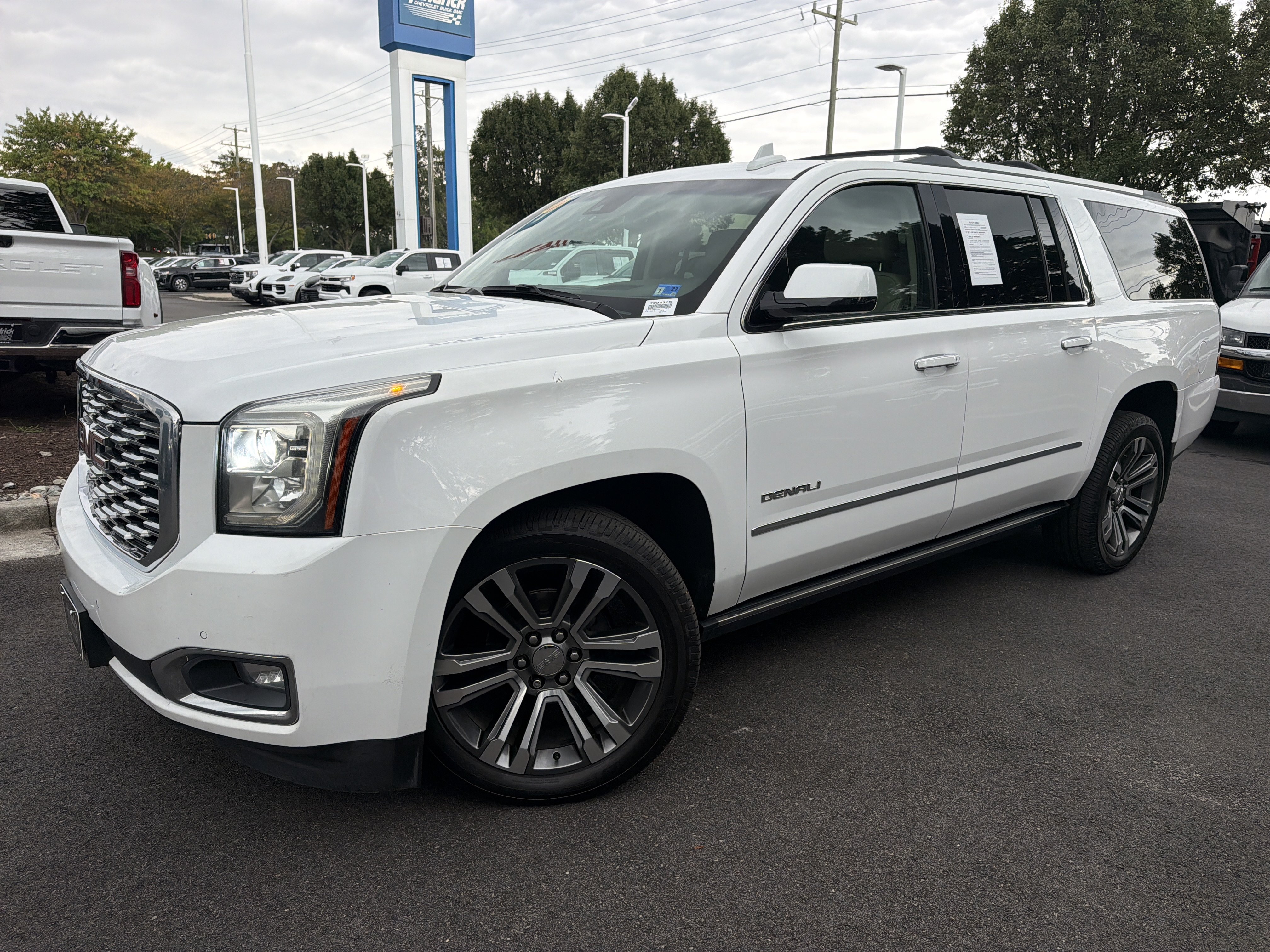 Used 2020 GMC Yukon XL Denali w/ Denali Ultimate Package AWD/4WD image 5