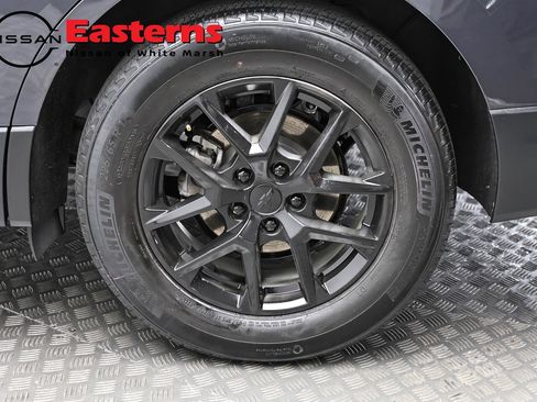 Used 2022 Chevrolet Equinox LS w/ LS Convenience Package image 8