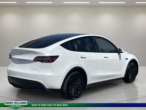 Used 2023 Tesla Model Y Long Range AWD/4WD image 13