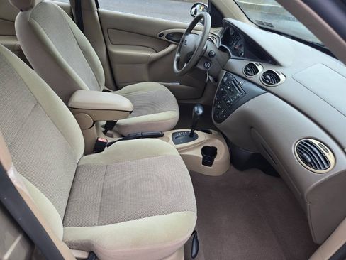 Used 2003 Ford Focus SE FWD image 25