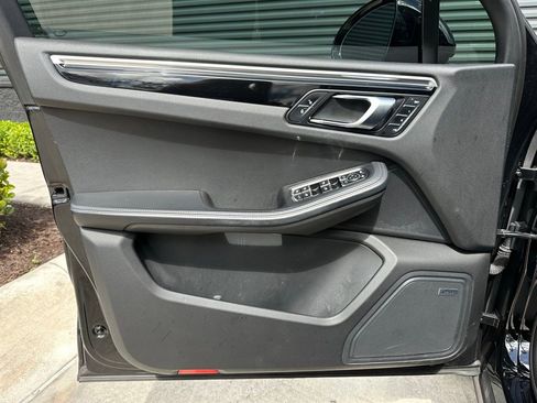 Certified 2018 Porsche Macan S image 19