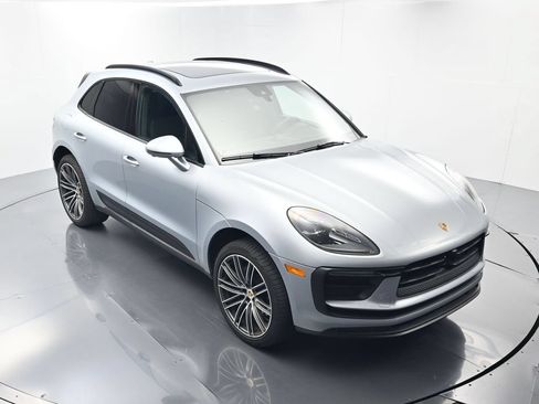 Certified 2026 Porsche Macan AWD/4WD image 40
