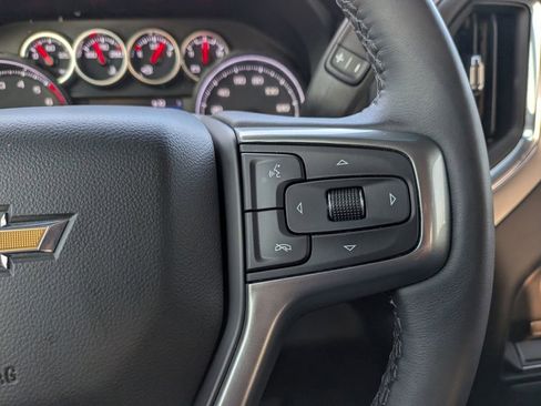 Used 2022 Chevrolet Silverado 1500 LT w/ Z71 Off-Road Package AWD/4WD image 17