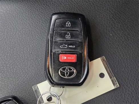 Used 2025 Toyota Camry SE w/ Convenience Package image 22