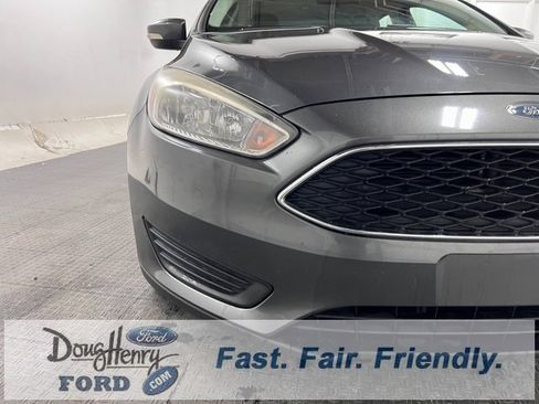 Used 2017 Ford Focus SE image 9