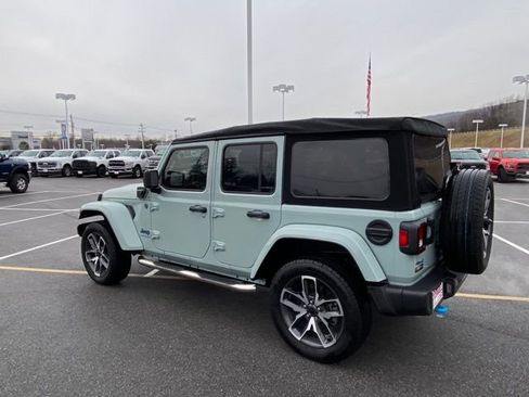 Used 2024 Jeep Wrangler Unlimited w/ Convenience Group AWD/4WD image 3