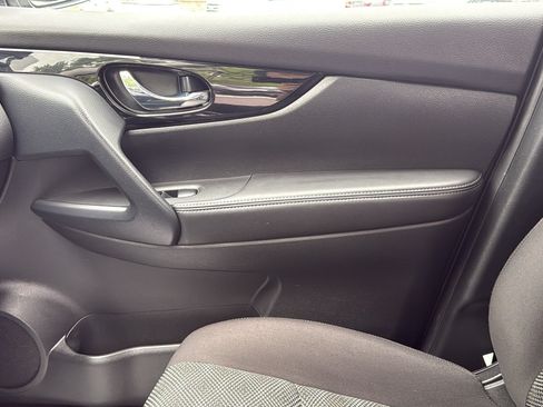 Certified 2021 Nissan Rogue Sport SV AWD/4WD image 18