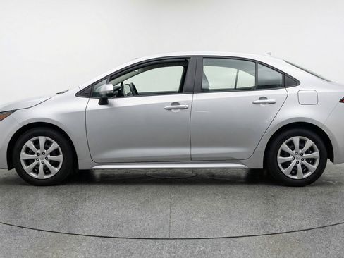 Used 2025 Toyota Corolla LE image 5