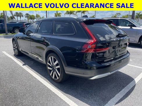 Used 2023 Volvo V90 B6 Cross Country Plus w/ Climate Package image 5