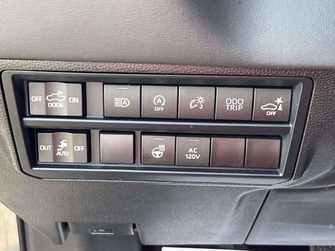 Used 2024 Toyota Tundra Platinum AWD/4WD image 20