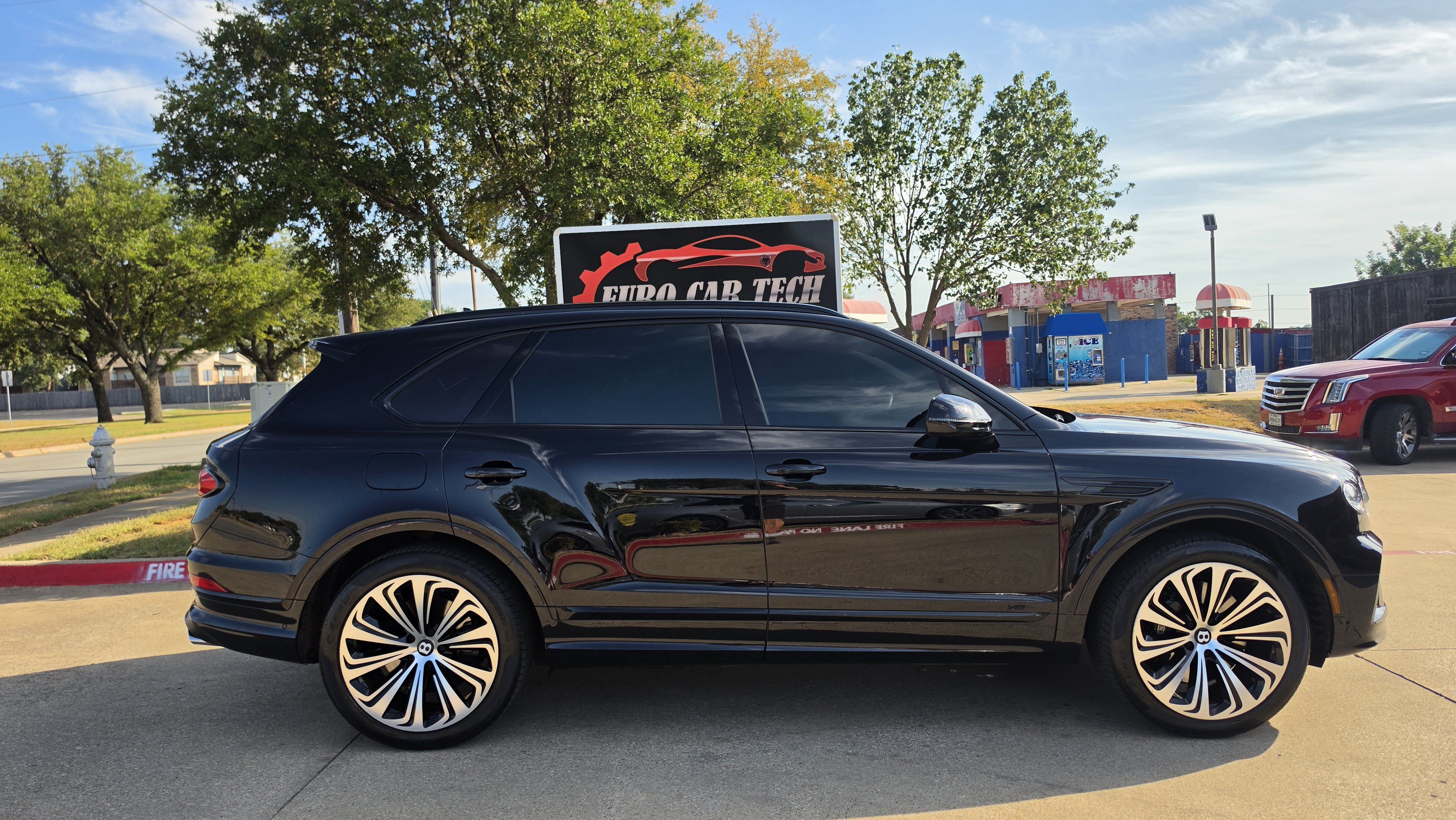 Used 2022 Bentley Bentayga AWD/4WD image 7