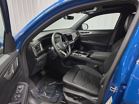 Used 2025 Volkswagen Atlas Cross Sport SE AWD/4WD image 29