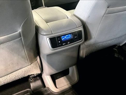 Used 2019 Toyota Highlander LE AWD/4WD image 34