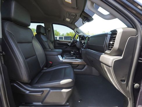 Used 2022 Chevrolet Silverado 1500 LT Trail Boss w/ Convenience Package II AWD/4WD image 9