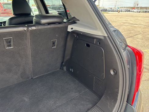 Used 2018 Chevrolet Trax LT w/ LT Convenience Package image 8