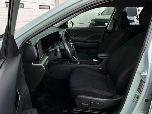 Used 2025 Hyundai Kona SEL image 9