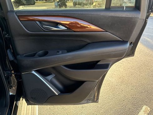 Used 2015 Cadillac Escalade Premium image 41