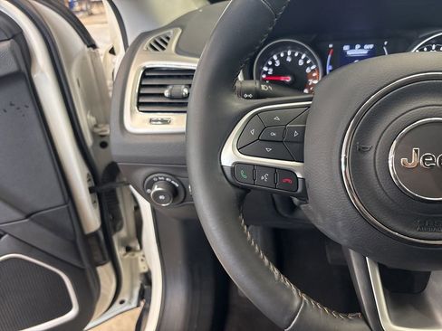 Used 2019 Jeep Compass Latitude AWD/4WD image 16