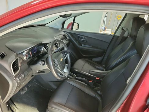 Used 2018 Chevrolet Trax LT w/ LT Convenience Package image 29