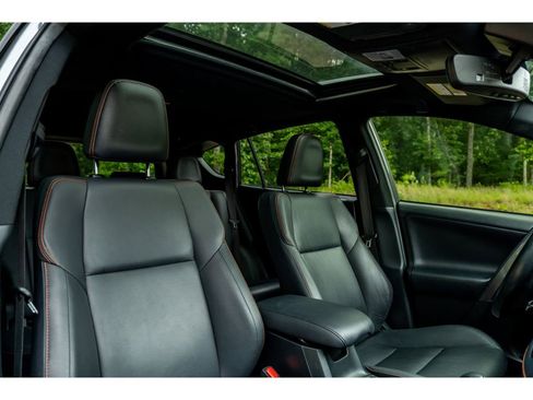 Used 2018 Toyota RAV4 SE w/ Power Extra Value Package FWD image 19