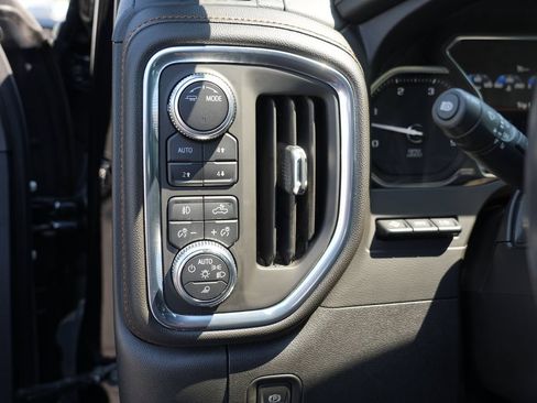Used 2021 GMC Sierra 3500 AT4 w/ AT4 Premium Plus Package AWD/4WD image 16