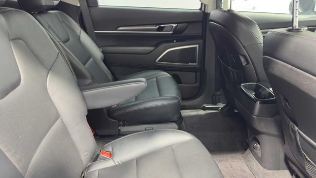 Used 2023 Kia Telluride S FWD image 15