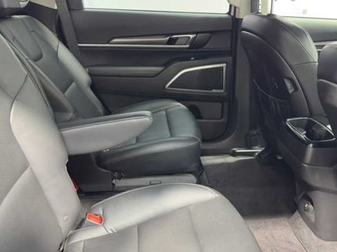 Used 2023 Kia Telluride S FWD image 15