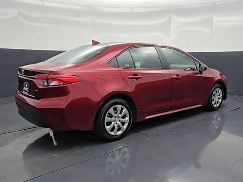 Used 2025 Toyota Corolla LE FWD image 7
