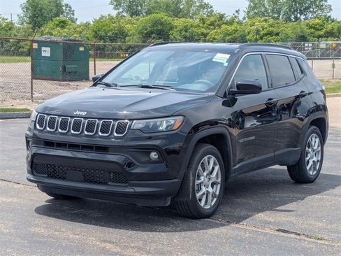 Used 2024 Jeep Compass Latitude image 7