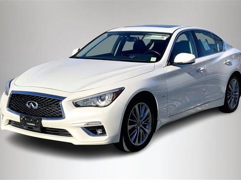 Used 2018 INFINITI Q50 Luxe w/ Essential Package (3.0T Luxe) image 2